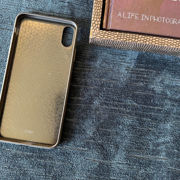 iPhone XR Case Blue Gold Colorblock Print NEW - Picture 3 of 3